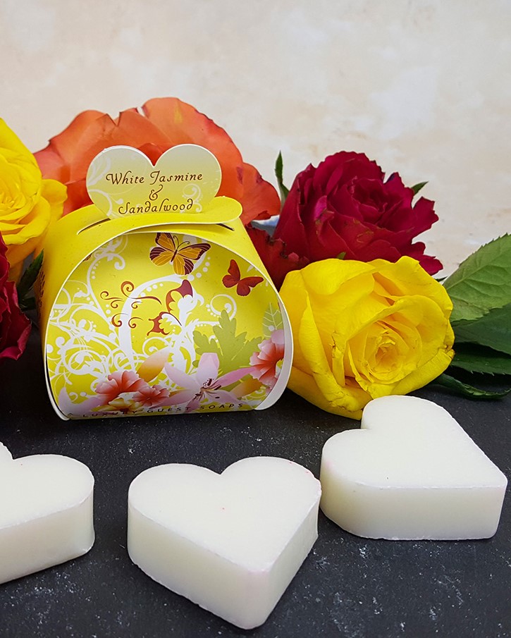 Drei Seifenherzchen | White Jasmin & Sandalwood | The English Soap Company