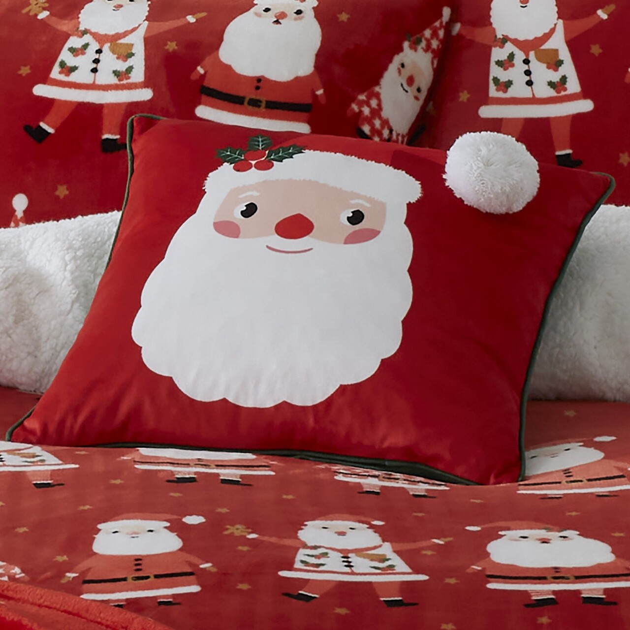 Santa mit Mistelzweig und Bommel an der Weihnachtsmütze