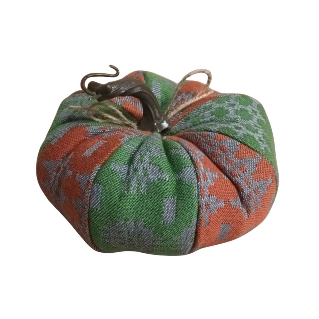 Dekokürbis im walisischen Wandteppich-Design | Modell Herbst | von Moose & Co. | Wales