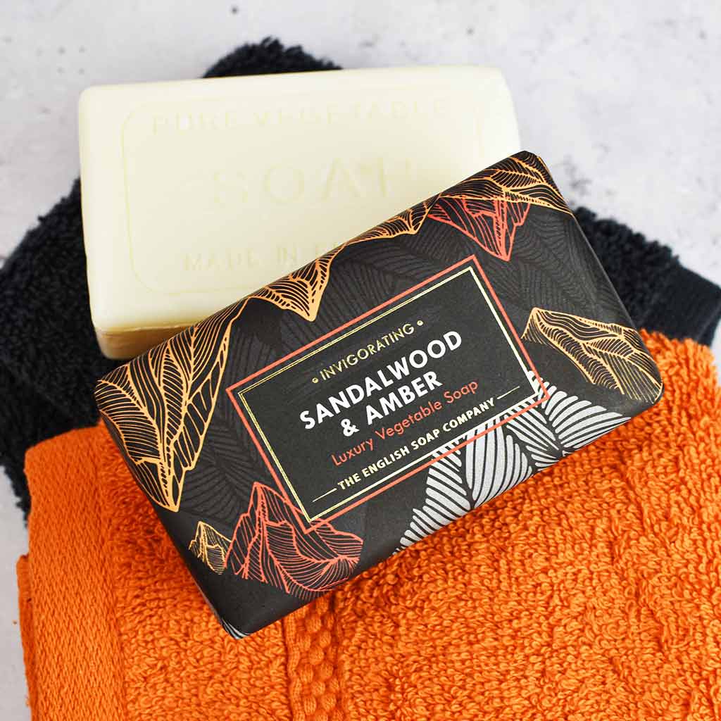 Belebende Luxusseife Sandelholz & Amber | The English Soap Company