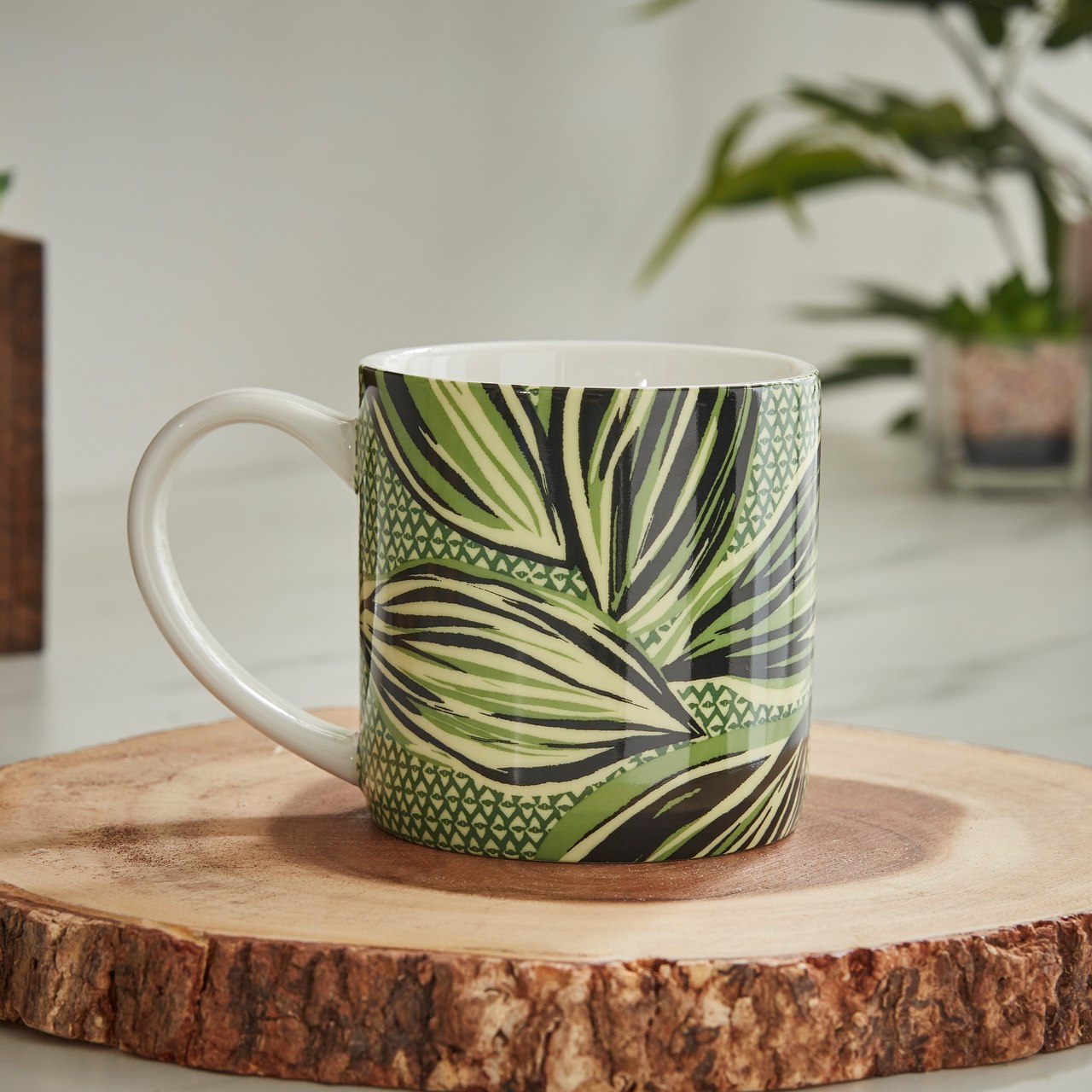 Tasse aus feinsten Bone China Porzellan, Motiv Palmblätter