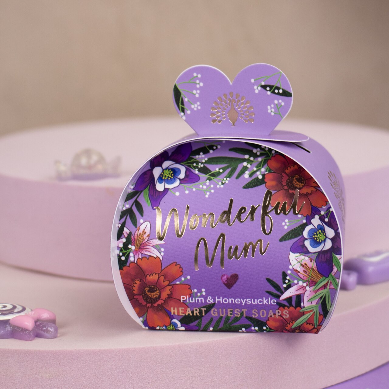 Geschenkbox mit drei Luxus-Seifenherzchen - Pflaume und Geißblatt | von 'The English Soap Company'